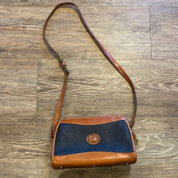 Classic Black and Brown Leather Men's Bag - Picture 5 of 6